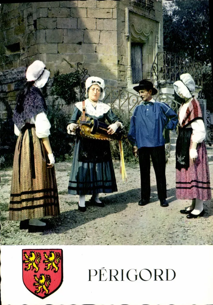 Camponesas e camponês ouvindo uma melodia de vihuela em traje de domingo — Périgord — Edições Lumicad - Frente