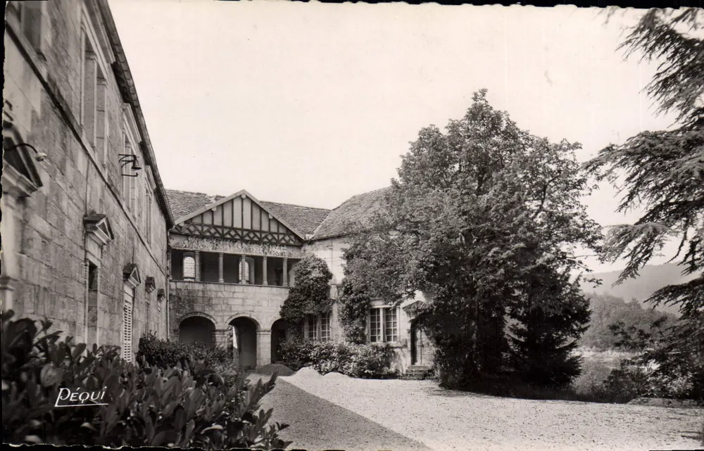 Château-Vieux — Cour intérieure — Péquui - Frente
