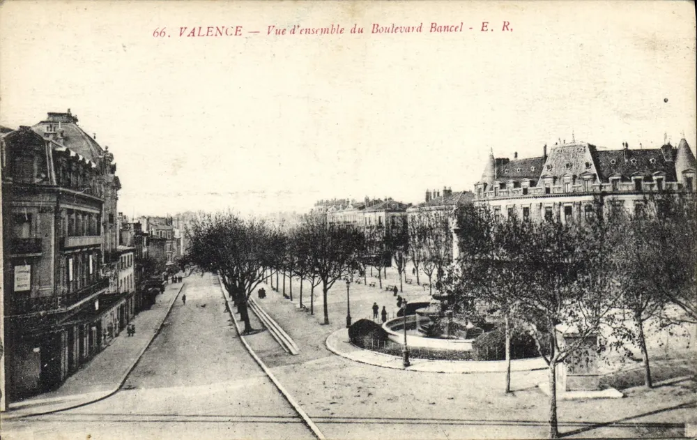 Valência — Vista geral do Boulevard Bancel — E. R. - Frente