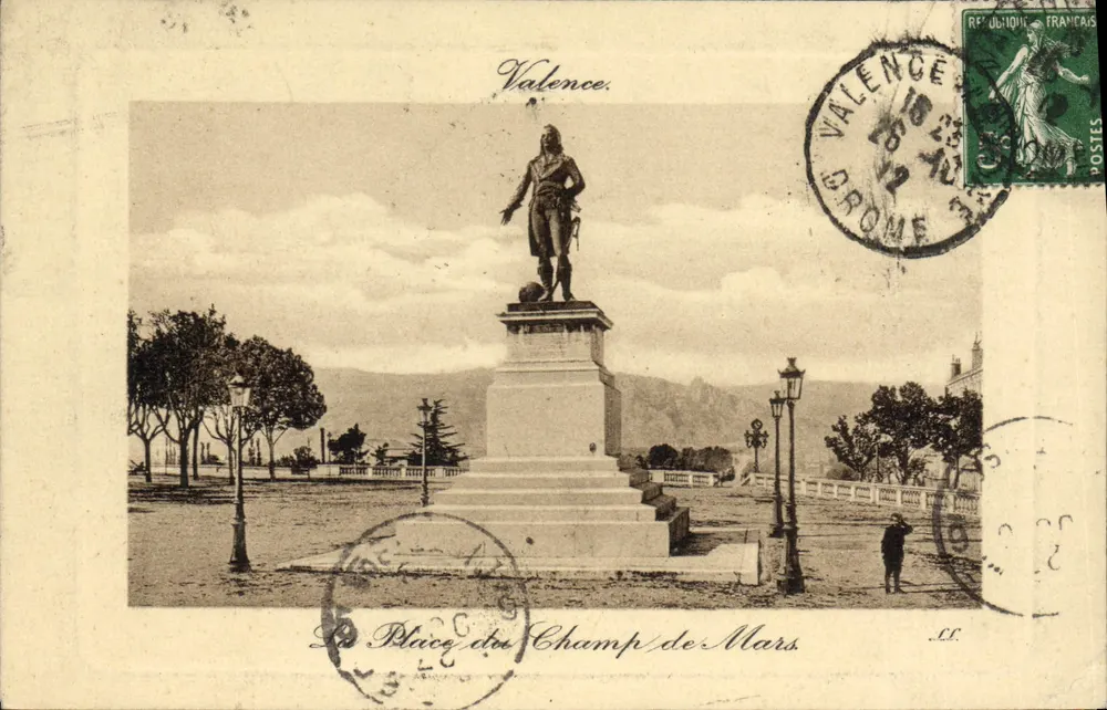 Valence — Place du Champ de Mars — estátua — editor L.F. - Frente
