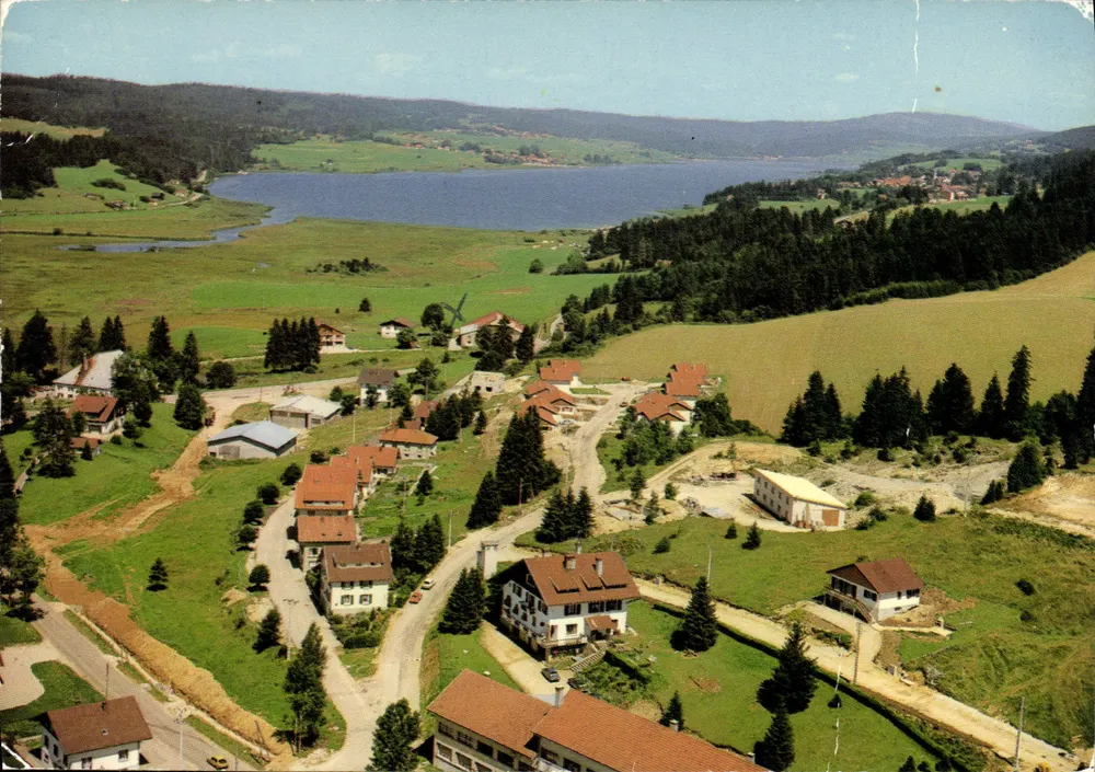 A Abadia de Granges-Sainte-Marie — Lago de Saint-Point — Edições Céllard, n° C.844 - Frente
