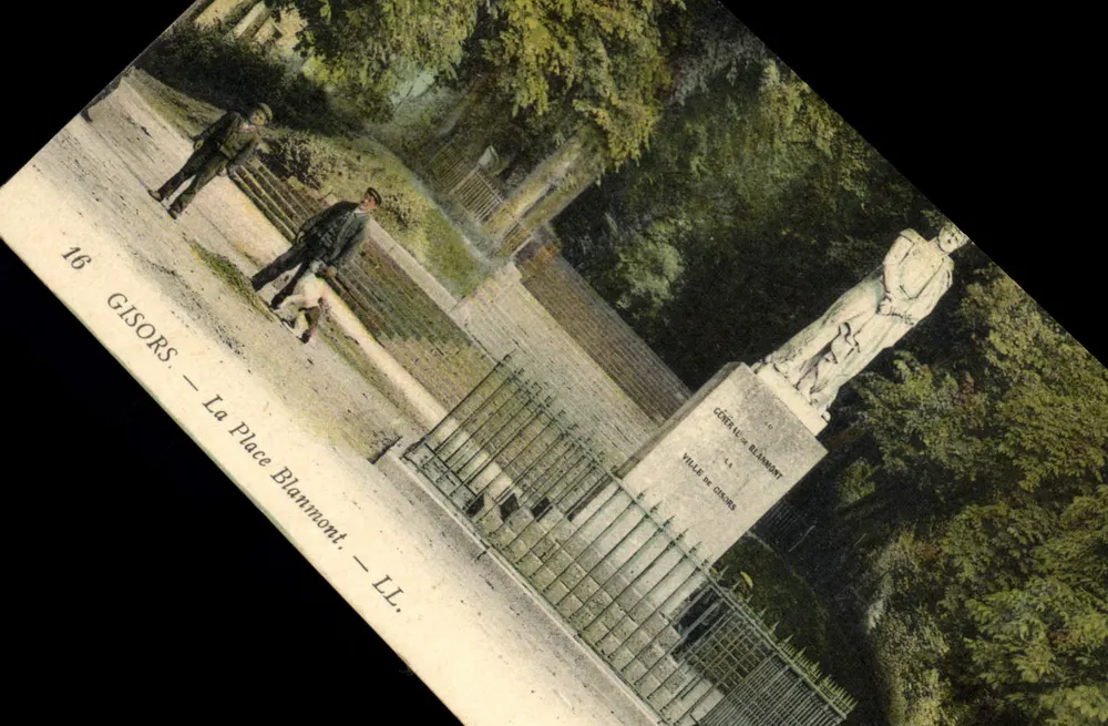 Gisors — A Praça Blanmont — Geral de Blanmont — Cidade de Gisors - Frente