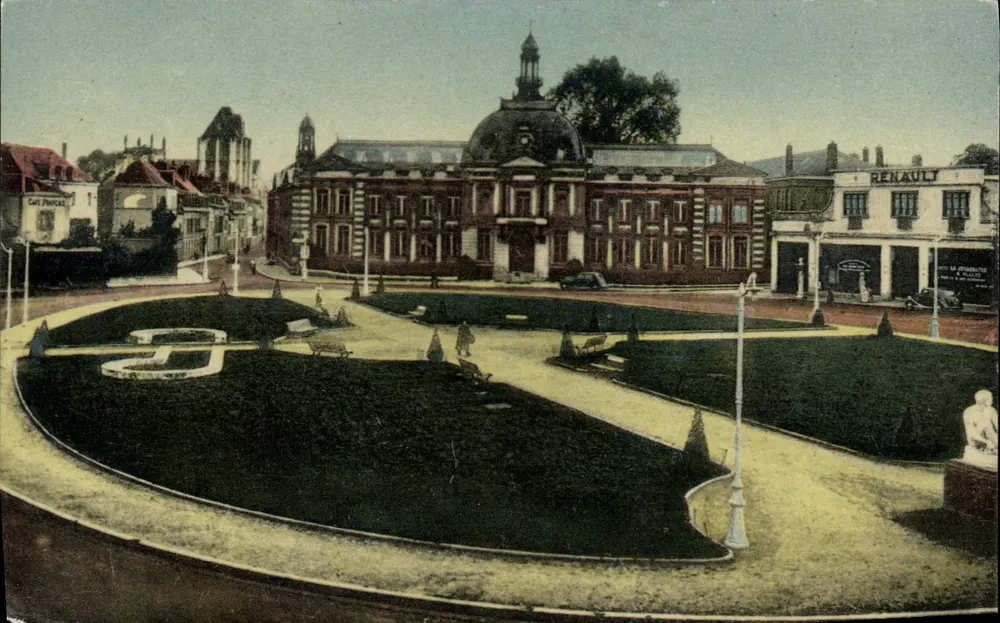 Louvières (Eure) — Plein Ernest-Thorel en Museum — Uitgever: CPAdéCollection - Voorkant