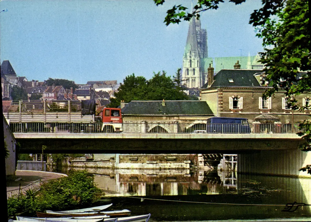 Chartres — Vista da catedral e do ponte — S.A.D. da Cigogne - Frente