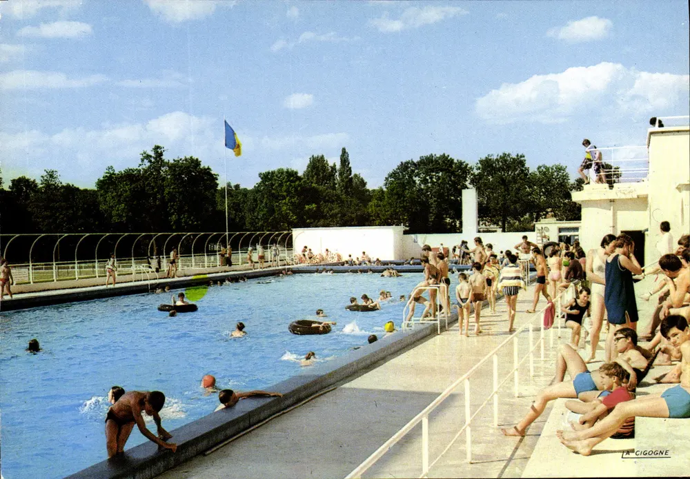 A Cegonha — Piscina — Edições Hachette, 28.134.51 - Frente