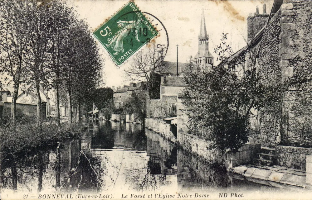 Bonneval (Eure-et-Loir) — Der Fossé und die Kirche Notre-Dame — ND Phot. - Vorderseite
