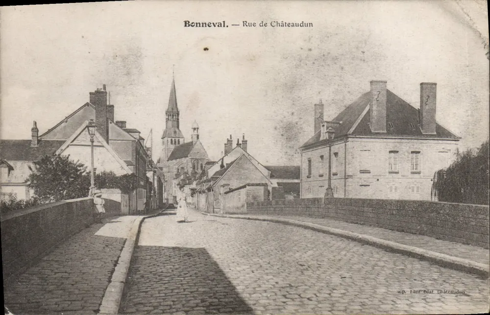 Bonneval — Rue de Châteaudun — u.p. Lanreudat Châteaudun - Frente