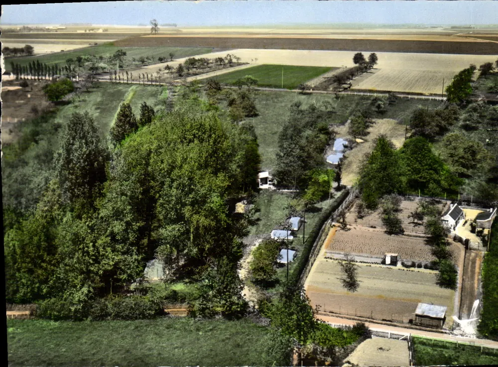 Vista aérea do camping de Auneau — Eure-et-Loir — edição LAPIES - Frente