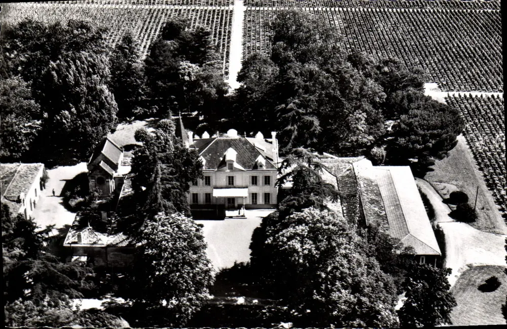 Château Cheval Blanc — Saint-Émilion (Gironde) — Photo Aérienne Edmond Graffoultère - Recto