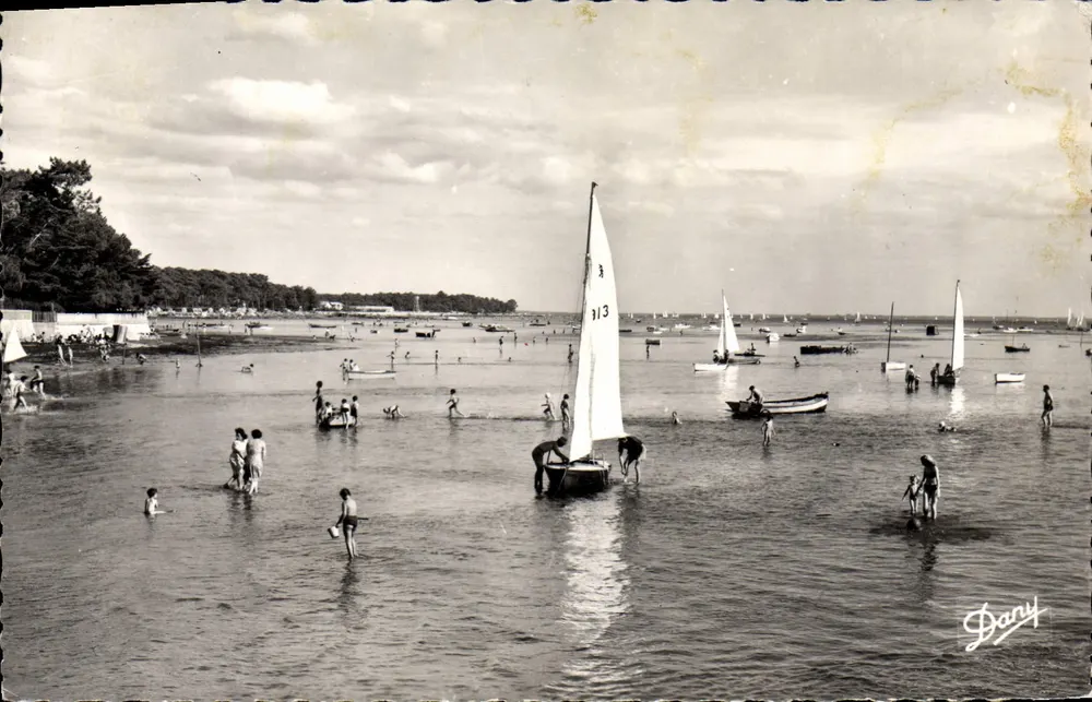 Andernos-les-Bains — plage animée avec voiliers — Dany - Recto
