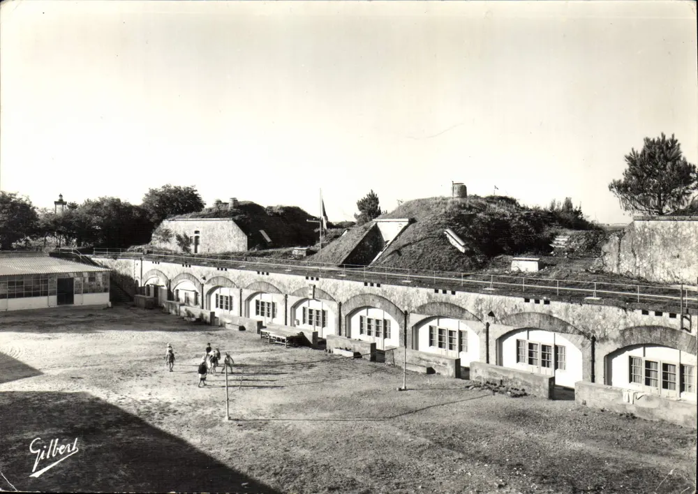 Fort van de Punta van Grave — uitzicht op het zomerkamp — Gilbert - Voorkant