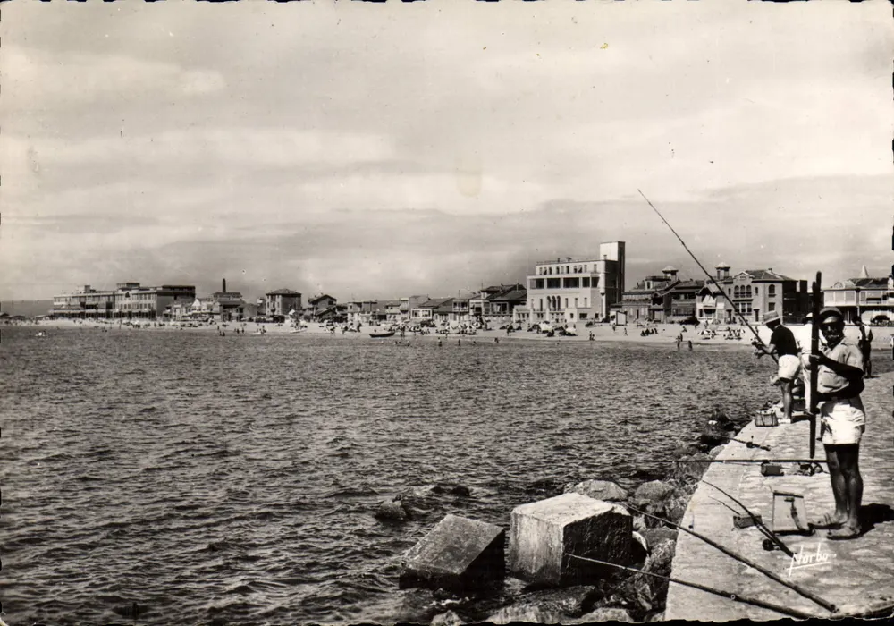Palavas-les-Flots — A Praia da Rive droite vista da Ponta — editor Plorbo - Frente