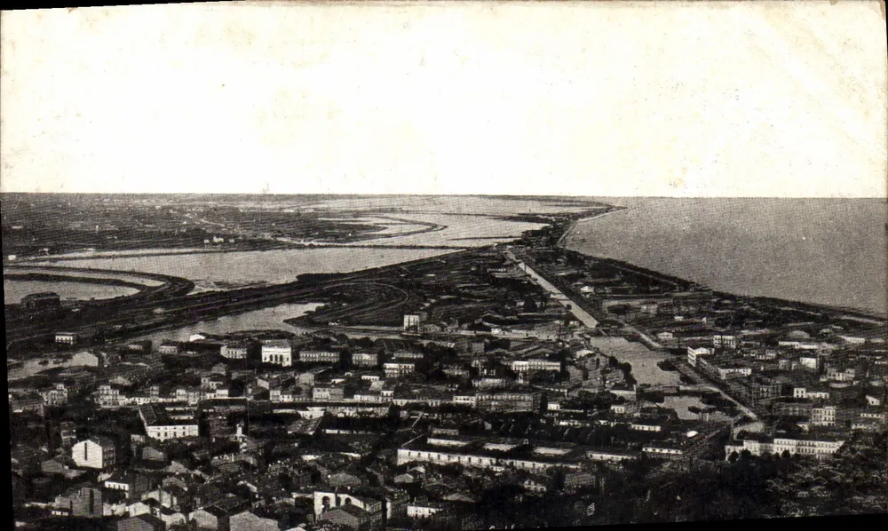 Luchtfoto van de stad en het haven — uitgever niet zichtbaar — serie-nummer niet zichtbaar - Voorkant