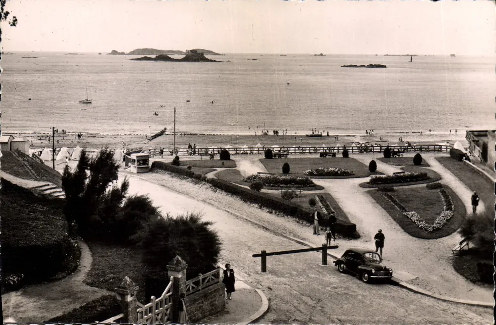 Dinard, Côte d'Émeraude — Die Gärten und die Strände von St-Enogat — Éditions René CAVILIS - Vorderseite