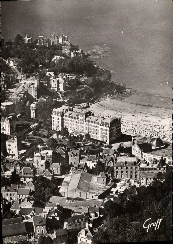 Dinard (Ille-et-Vilaine) — Vista aérea da praia e da Ponta da Malouine — Edições Greff - Frente