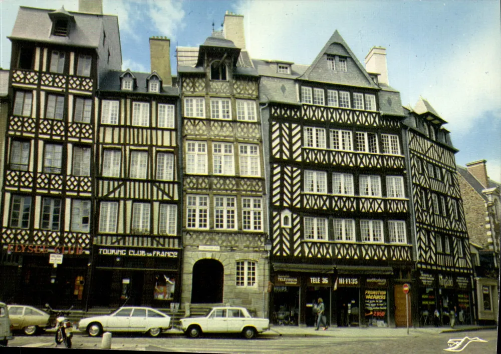 Rennes — Praça do Champ Jacquet — Casa com colmata — S.A.D. Rennes - Frente