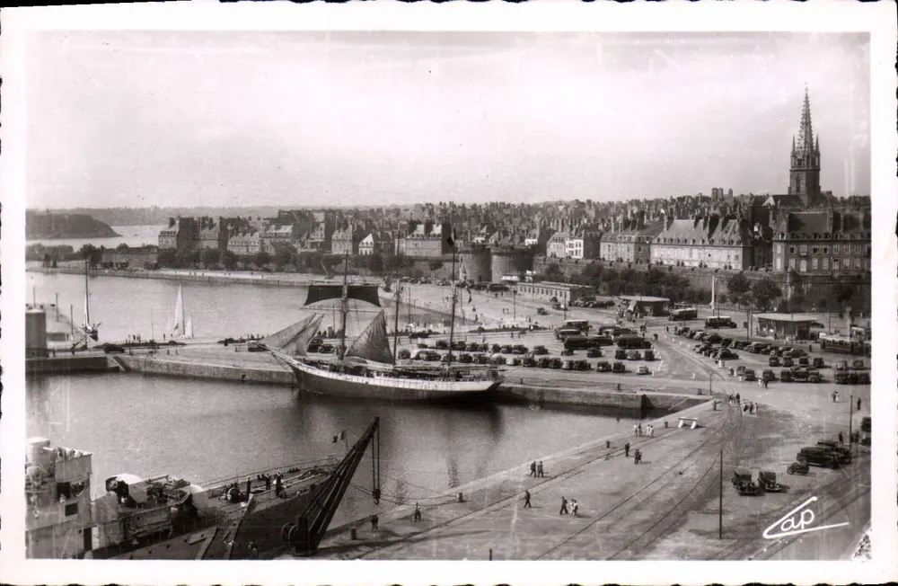 Saint-Malo — Die Basins und die Stadt — Cie des Arts Photomécaniques, Paris - Vorderseite