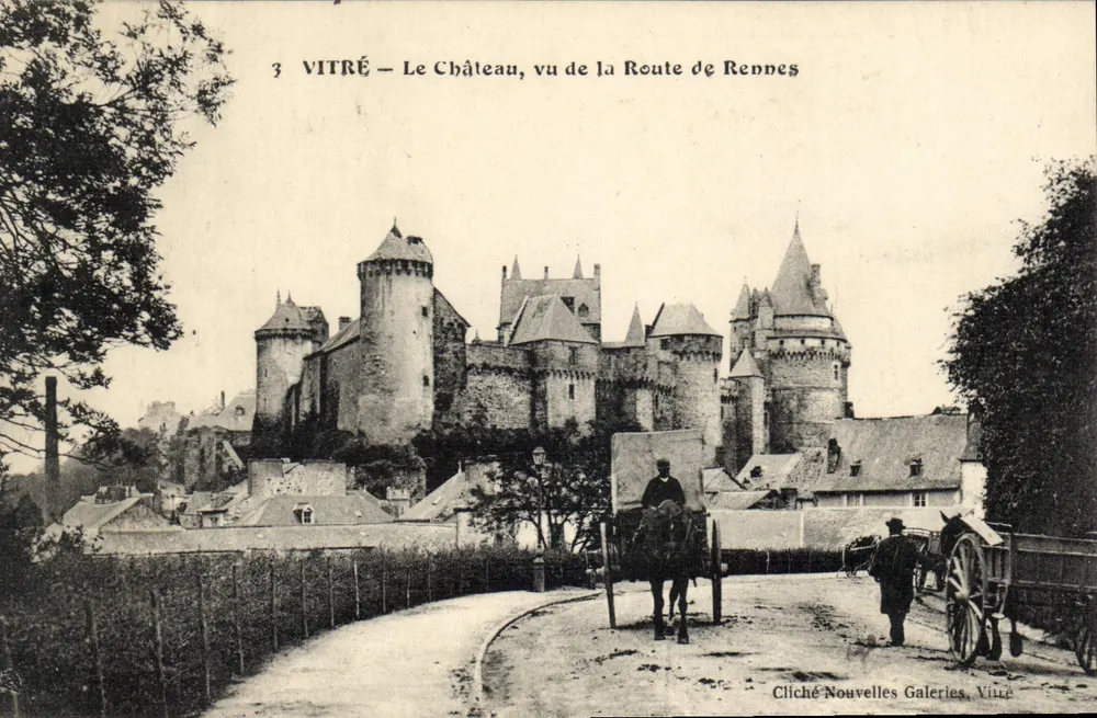 Vitré — Das Schloss, Ansicht von der Straße nach Rennes — Cliché Nouvelles Galeries, Vitré - Vorderseite