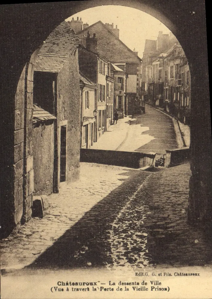Châteauroux — A descida da Cidade (Vista através da Porta da Velha Prisão) — Edit. G. G. e Filhos, Châteauroux - Frente