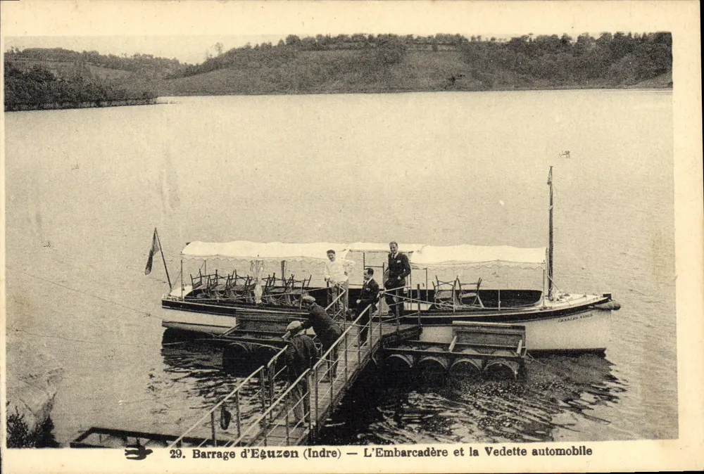 Staudamm von Eguzen (Indre) — Der Anlegeplatz und das Motorboot — CHARLES VIGNE - Vorderseite