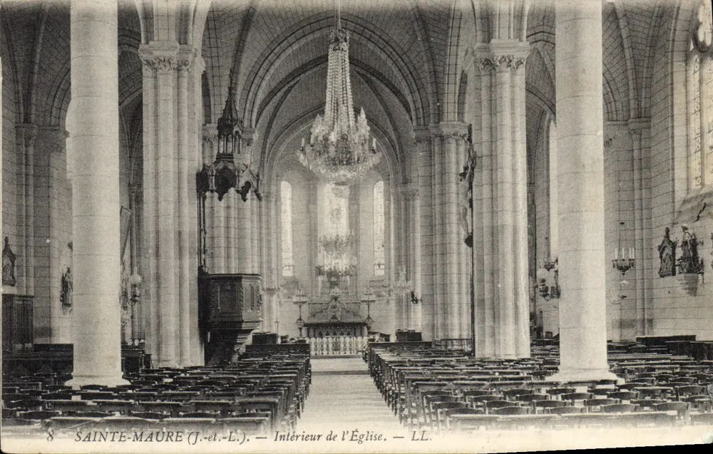 Sainte-Maure (J.-et.-L.) — Interior da Igreja — LL - Frente