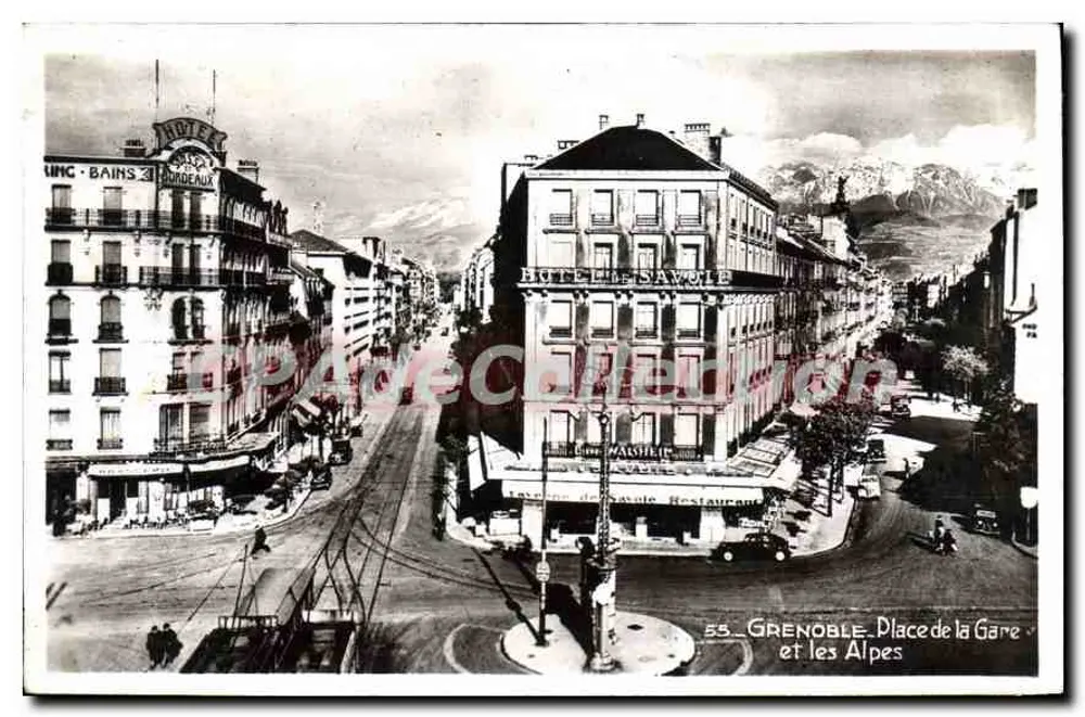 Grenoble, Place de la Gare und die Alpen — städtische Ansicht mit Hotels und Bergen im Hintergrund - Vorderseite