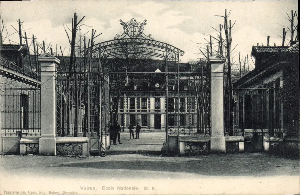 Voirin. Escola Nacional — Ch. M. — Papelaria das Alpes, Eug. Robert, Grenoble - Frente