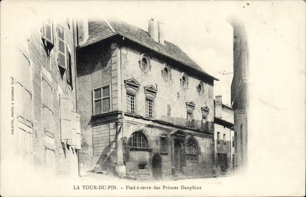 La Tour-du-Pin — Wohnsitz der Dauphins — Valatte à Oyonnax (Ain) - Vorderseite