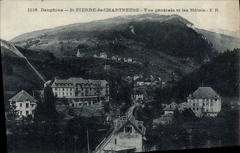 St-Pierre-de-Chartreuse — Allgemeiner Blick und Hotels — E R - Vorderseite