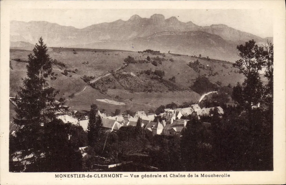 Monestier-de-Clermont — Allgemeiner Blick und Kette der Moucherolle - Vorderseite