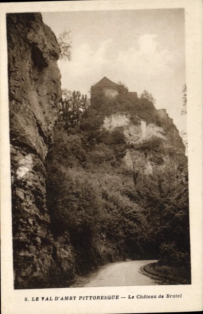 Der pittoreske Val d'Amby — Schloss Brotel - Vorderseite