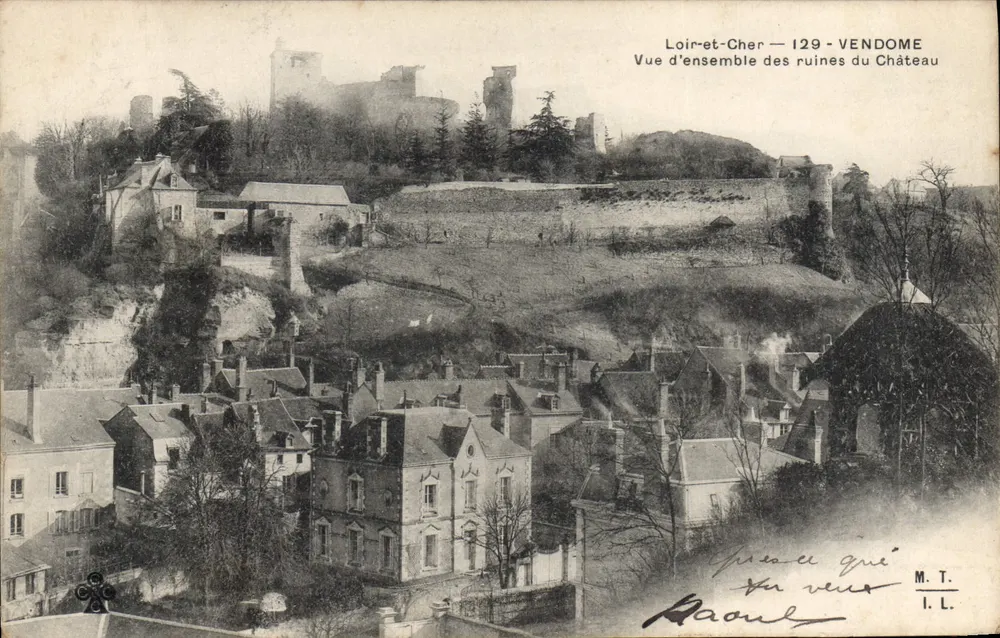 Vendôme — Vista geral das ruínas do Castelo — I.L. — n°129 - Frente