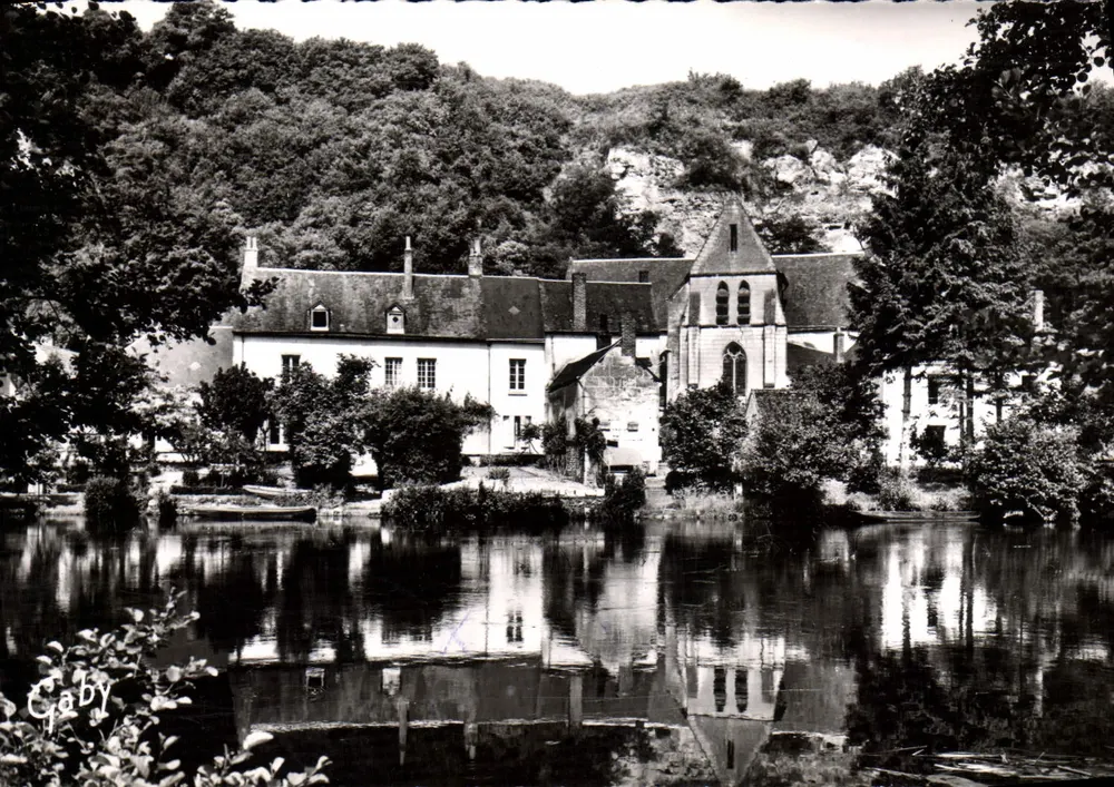 Les Roches (Loir-et-Cher) — Die Kirche vom Ufer des Loir aus gesehen — Éditions Gaby - Vorderseite