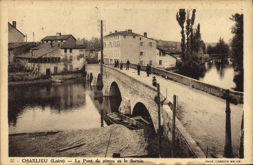 Charlieu (Loire) — Die Steinbrücke und der Sornin — Fot. Combier Macon - Vorderseite