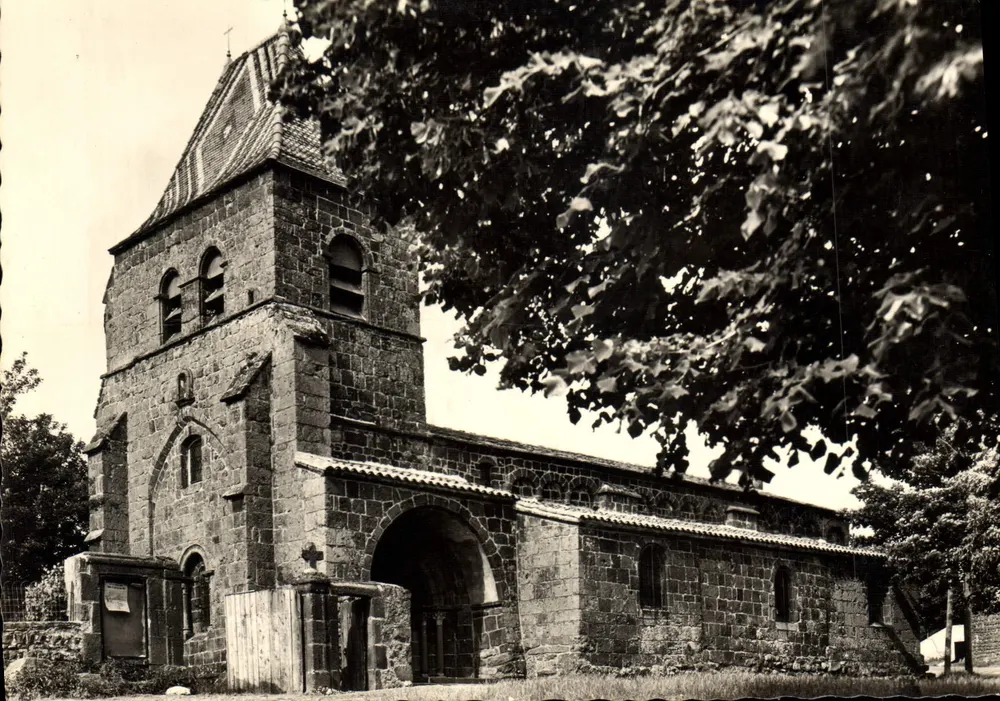 Saint-Jean-Lachalm — Kirche des 12. Jahrhunderts — Antike Ansichtskarte aus Sammlung - Vorderseite