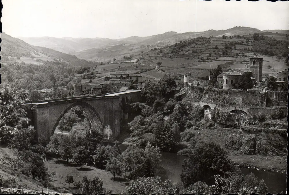 Um BRIOUDE - Die Brücke von Vieille-Brioude und die Schluchten der Allier — Edition TISSA-Brioude, n°13 - Vorderseite
