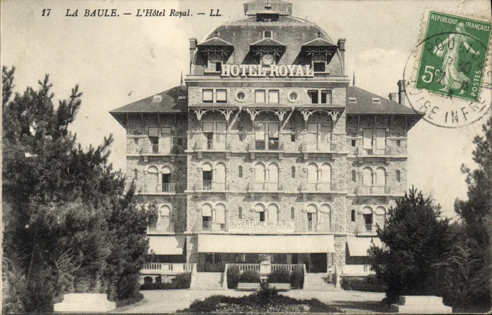 La Baule — O Hotel Royal — LL. — Abertura 1º de Abril - Frente