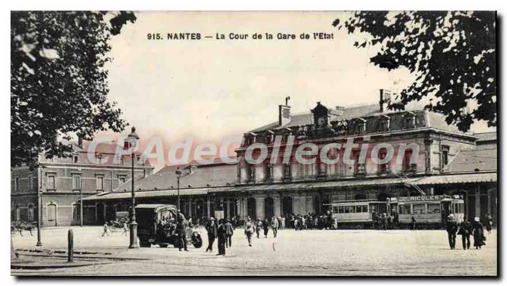 NANTES — Der Innenhof der Staatsbahnhofs — Ricole's - Vorderseite