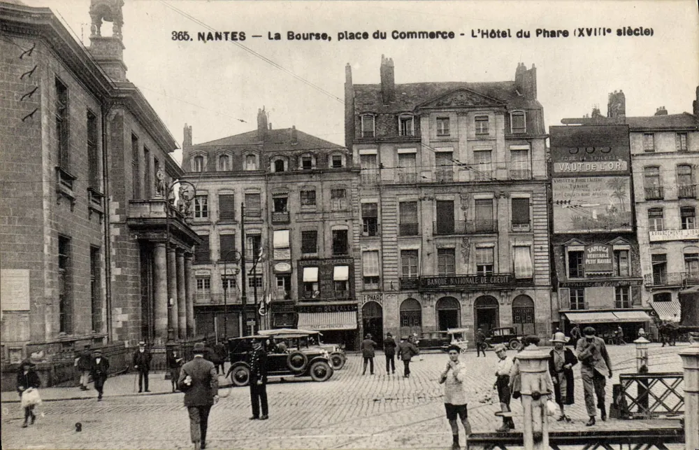 NANTES — Die Börse, Place du Commerce — Das Hotel du Phare (18. Jahrhundert) - Vorderseite