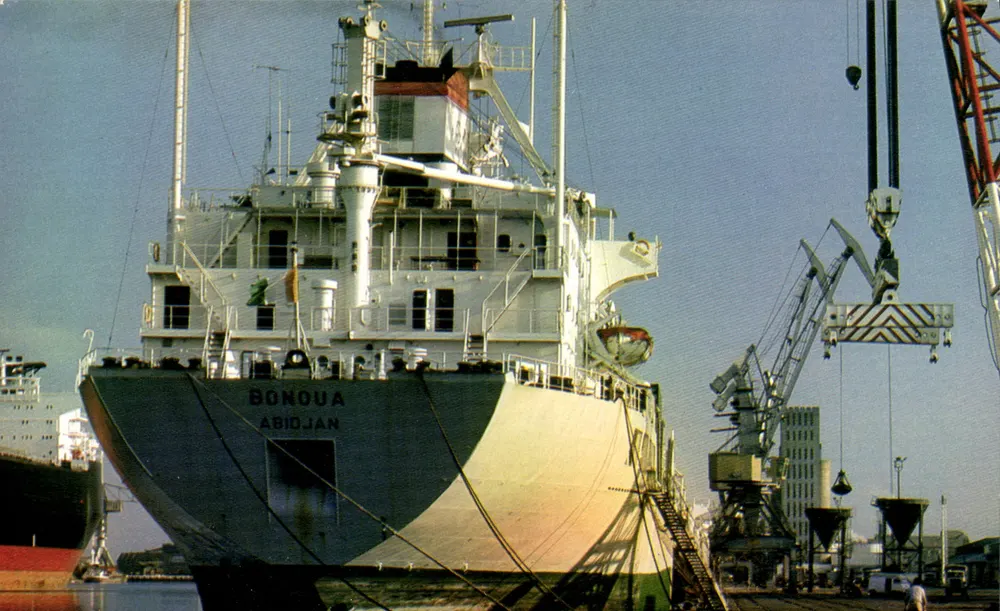Saint-Nazaire (Loire-Atlantique) — Frachtfahrzeug am Kai im Hafen — IRIS, n° 440567 - Vorderseite