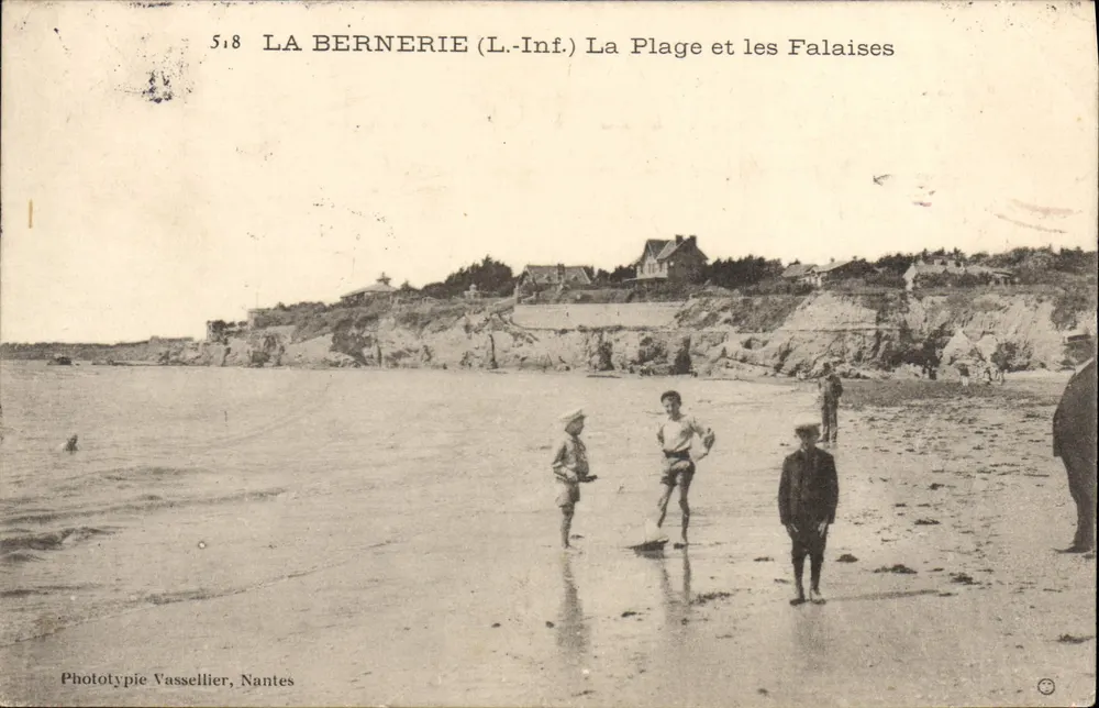 La Bernerie (L.-Inf.) — A Praia e as Falésias — Fototipia Vassellier, Nantes - Frente
