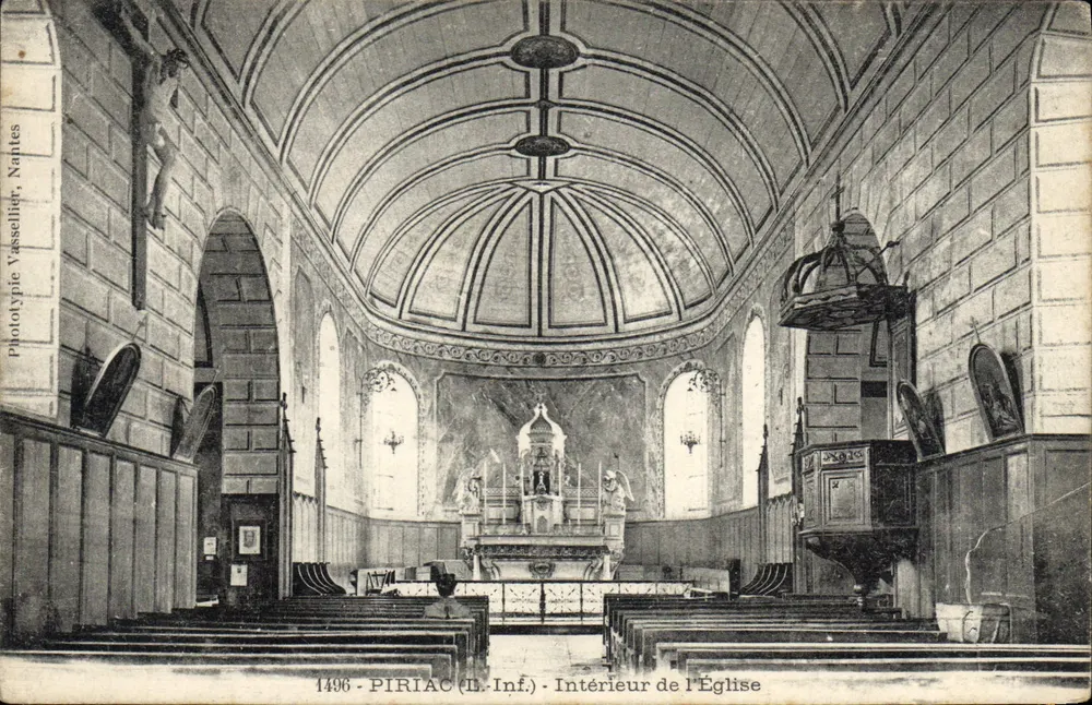 Piriac (Loire-Inférieure) — Interior da Igreja — Fototipia Vasselier, Nantes - Frente