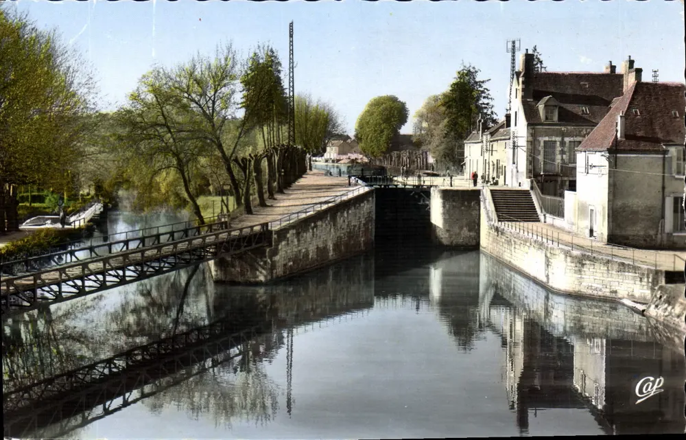 Canal da Marolle — vista do dique e das margens — editor Cap - Frente