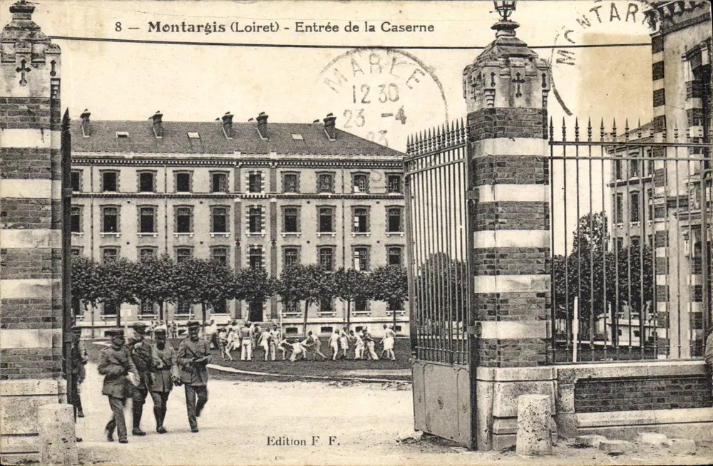 Montargis (Loiret) — Entrada da Caserne — Édition F. F. - Frente