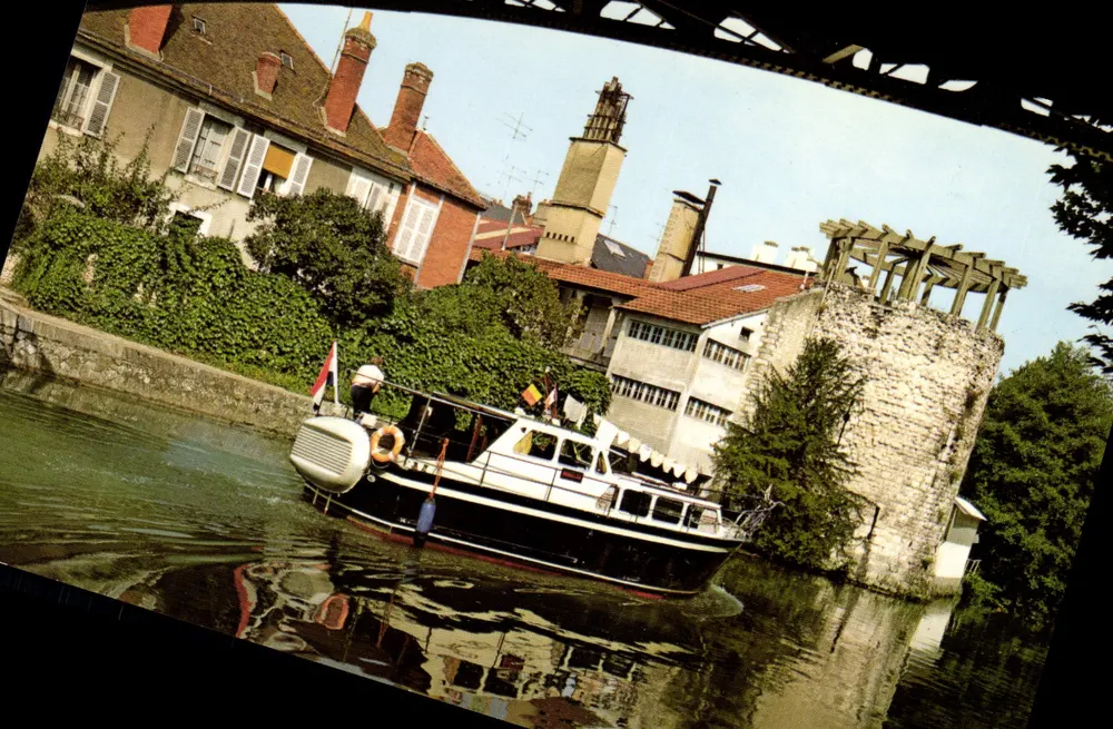 Montargis (Loiret) — O Canal de Briare — editor SODALFA, n° 45.208.03 - Frente