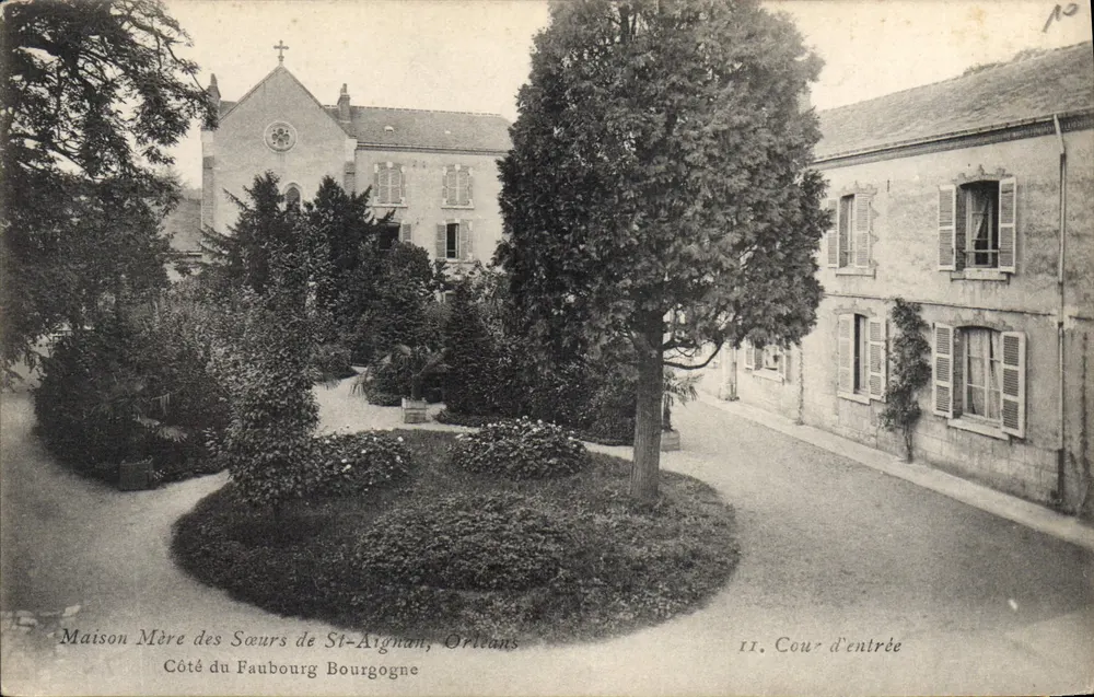 Maison Mère das Irmãs de St-Aignan, Orléans — Lado do Faubourg Bourgogne — Cour d'entrée — n°10 - Frente