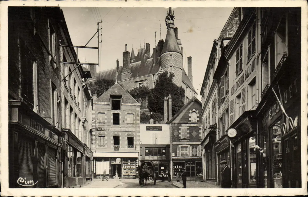 Gién (Loiret) — Rue du Pont und Türme des Schlosses — Oim - Vorderseite