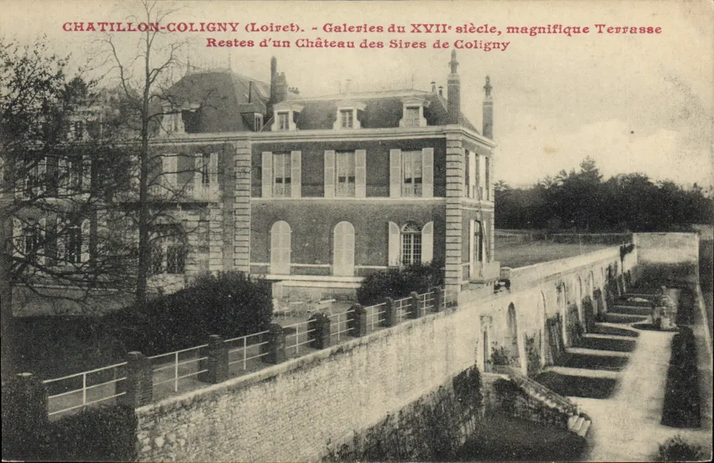 Chatillon-Coligny (Loiret) — Galerien des 17. Jahrhunderts, prächtige Terrasse — Reste eines Schlosses der Herren von Coligny - Vorderseite