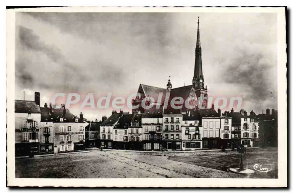 Pithiviers (Loiret) — Praça do Martroi — editor Cim - Frente