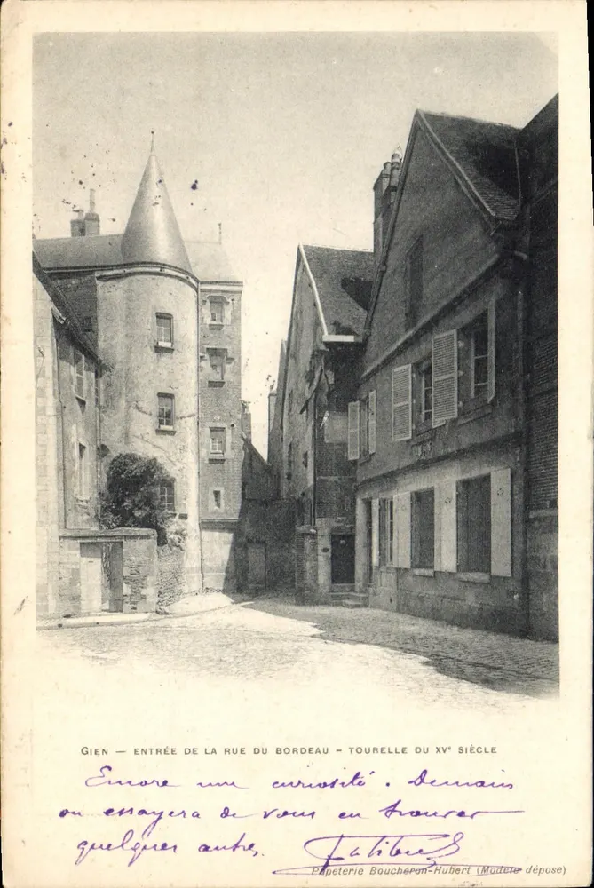 Gien — Eingang der Rue du Bordeau — Turm des 15. Jahrhunderts - Vorderseite